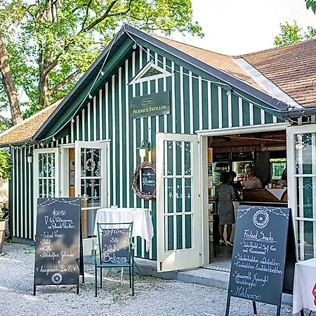 ホテル Moerwald Grafenegg
